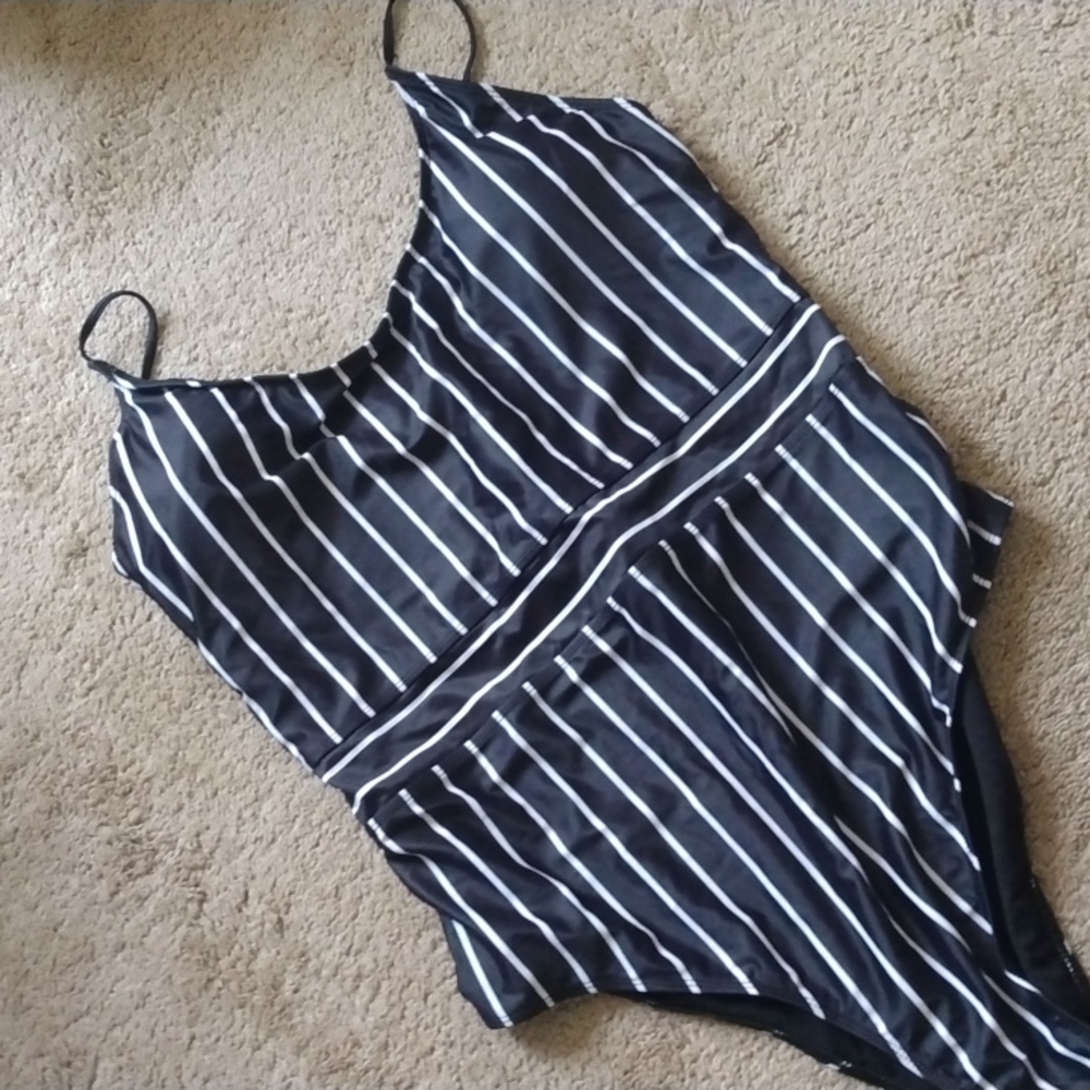 NWOT sexy lace up back swim